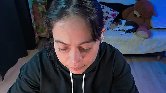 Snapshot of Cuttiealice chatting on September 22, 2025, 5:04 pm Cuttiealice online show from September 22, 2025, 5:04 pm