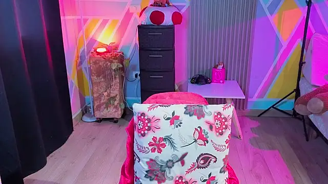 Snapshot of Cuttiealice chatting on October 10, 2025, 12:48 pm Cuttiealice online show from October 10, 2025, 12:48 pm