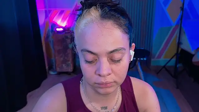 Snapshot of Cuttiealice chatting on October 24, 2025, 7:32 pm Cuttiealice online show from October 24, 2025, 7:32 pm