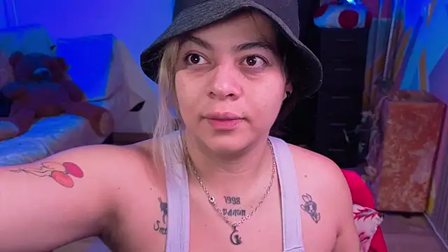 Snapshot of Cuttiealice chatting on November 3, 2025, 11:44 am Cuttiealice online show from November 3, 2025, 11:44 am