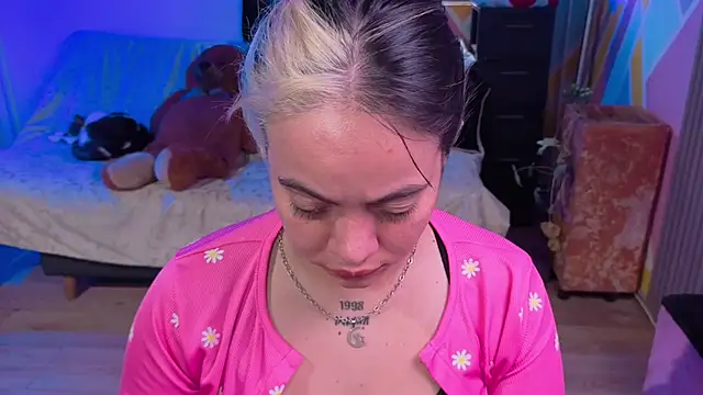 Snapshot of Cuttiealice chatting on November 4, 2025, 3:00 pm Cuttiealice online show from November 4, 2025, 3:00 pm