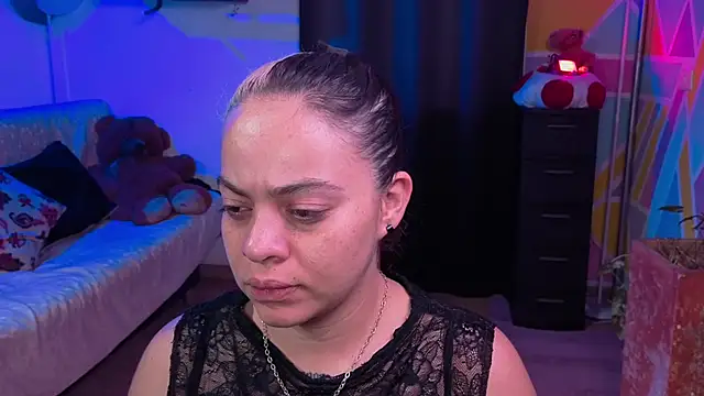 Snapshot of Cuttiealice chatting on November 8, 2025, 11:32 am Cuttiealice online show from November 8, 2025, 11:32 am