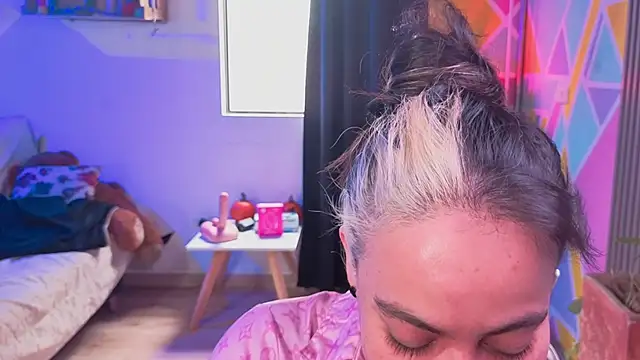 Snapshot of Cuttiealice chatting on November 10, 2025, 5:01 pm Cuttiealice online show from November 10, 2025, 5:01 pm