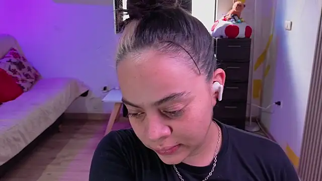 Snapshot of Cuttiealice chatting on November 12, 2025, 4:40 pm Cuttiealice online show from November 12, 2025, 4:40 pm