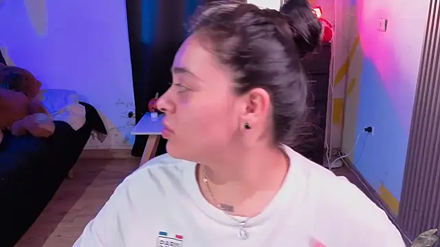 Snapshot of Cuttiealice chatting on November 17, 2025, 1:28 pm Cuttiealice online show from November 17, 2025, 1:28 pm