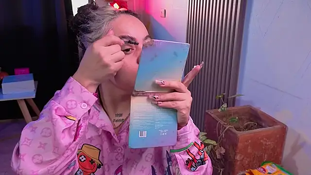 Snapshot of Cuttiealice chatting on November 18, 2025, 2:21 pm Cuttiealice online show from November 18, 2025, 2:21 pm