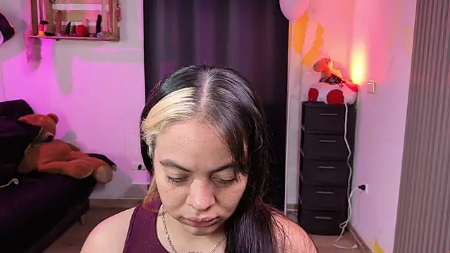 Snapshot of Cuttiealice chatting on November 22, 2025, 2:05 pm Cuttiealice online show from November 22, 2025, 2:05 pm