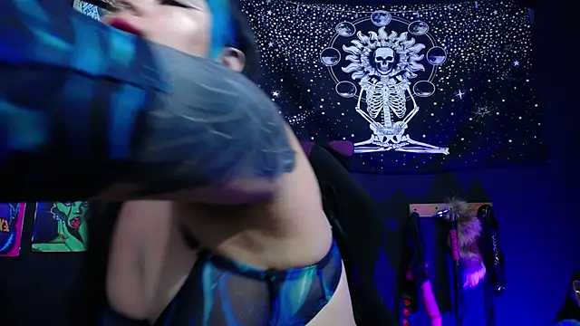 Yourmadame P online show from December 16, 2024, 11:50 pm