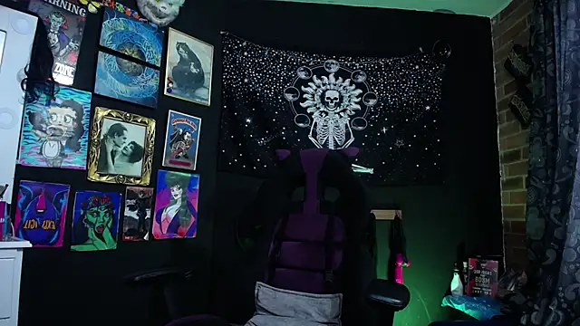 Yourmadame P online show from February 7, 2025, 8:10 pm