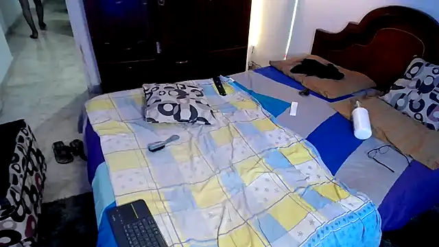 ivonne  hott1 online show from February 2, 2025, 1:12 am