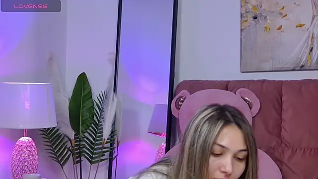 NicolLopeze online show from November 20, 2025, 3:34 pm