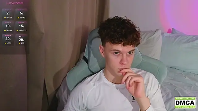 Snapshot of cute_thomas chatting on December 4, 2025, 7:44 pm cute thomas online show from December 4, 2025, 7:44 pm