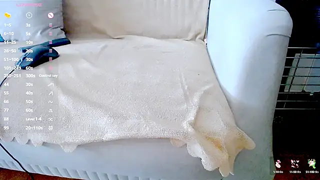 Snapshot of AmazingBitch chatting on March 16, 2025, 10:33 am AmazingBitch online show from March 16, 2025, 10:33 am