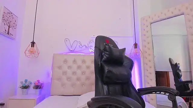 Snapshot of xiomara__cortes chatting on January 27, 2025, 10:06 pm xiomara  cortes online show from January 27, 2025, 10:06 pm