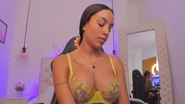 Snapshot of xiomara__cortes chatting on March 4, 2025, 1:12 am xiomara  cortes online show from March 4, 2025, 1:12 am