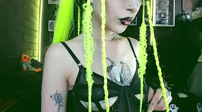 insania 9999  online show from December 18, 2024, 8:25 pm