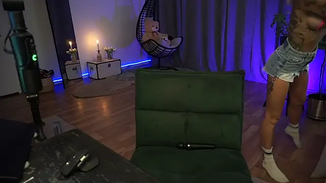 LaraPunkt online show from September 20, 2025, 7:20 am