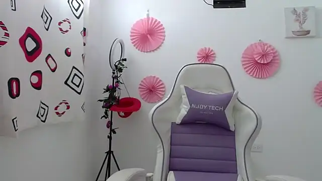 InocentHeaven1 online show from December 17, 2025, 1:06 pm