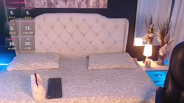 LiaVillalobos online show from November 11, 2025, 12:05 pm