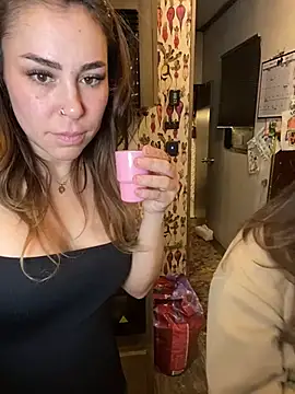 LeaGambit   online show from February 6, 2025, 6:18 am