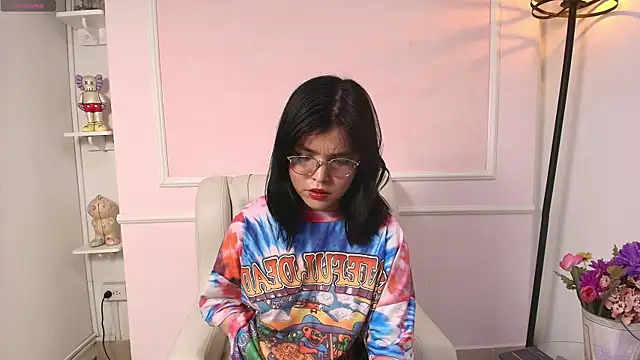 dianebleu online show from November 29, 2025, 1:14 pm