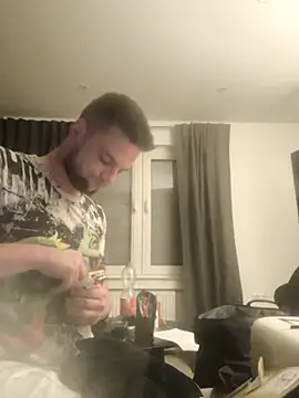 Snapshot of Youngtimer_1997 chatting on March 10, 2025, 1:12 am Youngtimer 1997 online show from March 10, 2025, 1:12 am