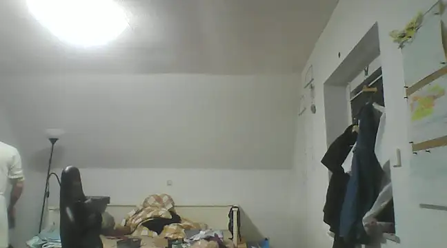 Snapshot of Youngtimer_1997 chatting on March 16, 2025, 12:45 am Youngtimer 1997 online show from March 16, 2025, 12:45 am