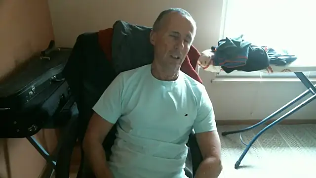 Snapshot of olibrius71 chatting on February 10, 2025, 9:25 am olibrius71 online show from February 10, 2025, 9:25 am