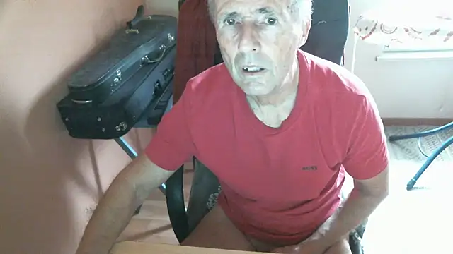 Snapshot of olibrius71 chatting on February 17, 2025, 9:46 am olibrius71 online show from February 17, 2025, 9:46 am