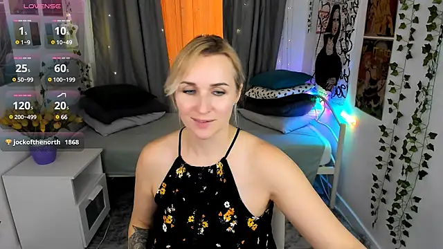 Snapshot of Karinella_x chatting on March 3, 2025, 12:15 am Karinella x online show from March 3, 2025, 12:15 am