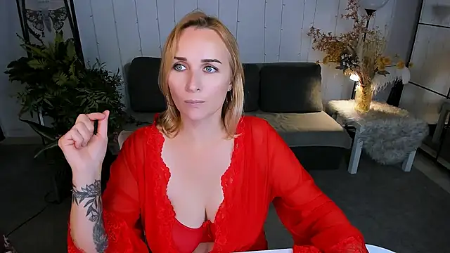 Snapshot of Karinella_x chatting on September 23, 2025, 10:35 pm Karinella x online show from September 23, 2025, 10:35 pm
