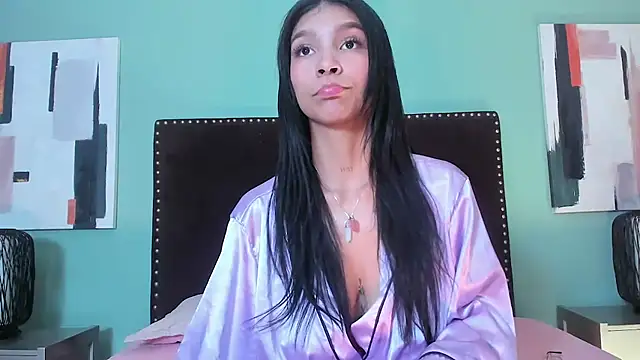 Snapshot of LauraAristizabal chatting on December 27, 2024, 5:37 pm LauraAristizabal online show from December 27, 2024, 5:37 pm