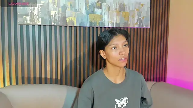 Snapshot of LauraAristizabal chatting on October 22, 2025, 12:38 pm LauraAristizabal online show from October 22, 2025, 12:38 pm