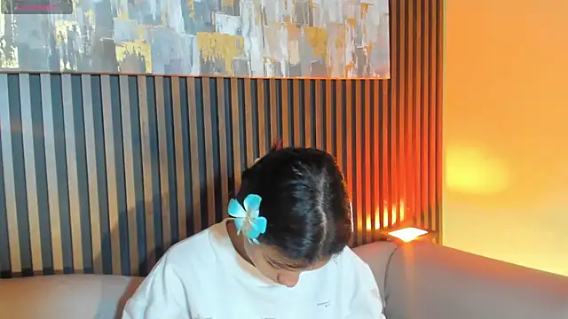 Snapshot of LauraAristizabal chatting on October 23, 2025, 12:48 pm LauraAristizabal online show from October 23, 2025, 12:48 pm