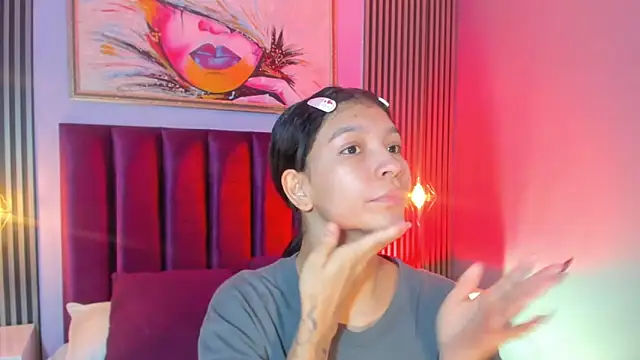 Snapshot of LauraAristizabal chatting on November 18, 2025, 12:42 pm LauraAristizabal online show from November 18, 2025, 12:42 pm