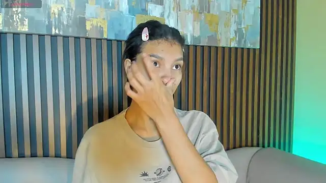 Snapshot of LauraAristizabal chatting on November 22, 2025, 12:48 pm LauraAristizabal online show from November 22, 2025, 12:48 pm