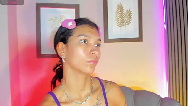 Snapshot of LauraAristizabal chatting on November 26, 2025, 12:50 pm LauraAristizabal online show from November 26, 2025, 12:50 pm