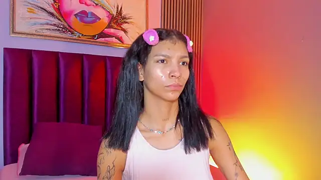 Snapshot of LauraAristizabal chatting on November 27, 2025, 12:51 pm LauraAristizabal online show from November 27, 2025, 12:51 pm