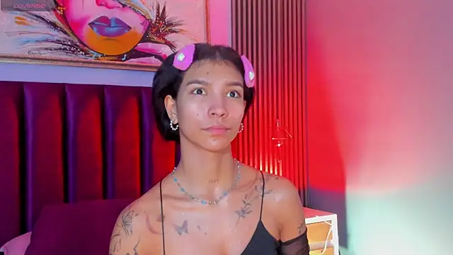 Snapshot of LauraAristizabal chatting on November 30, 2025, 12:42 pm LauraAristizabal online show from November 30, 2025, 12:42 pm