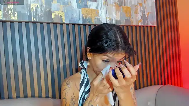 Snapshot of LauraAristizabal chatting on December 5, 2025, 12:36 pm LauraAristizabal online show from December 5, 2025, 12:36 pm