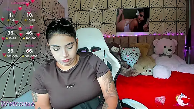 vane lopez  online show from September 22, 2025, 5:26 pm