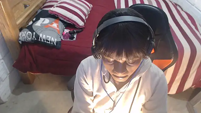 sexyjustin202 online show from October 12, 2025, 2:32 am