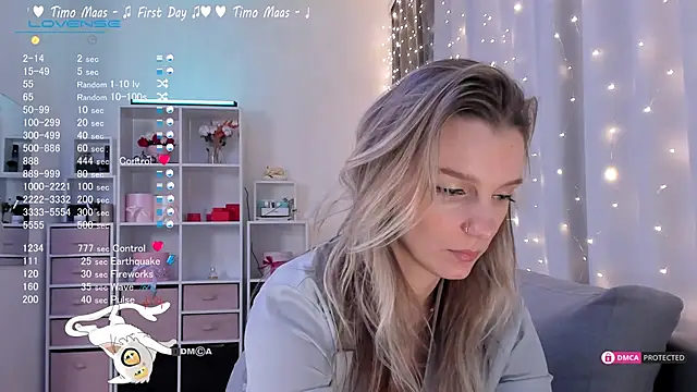 Karamelsw  online show from January 18, 2025, 10:39 pm