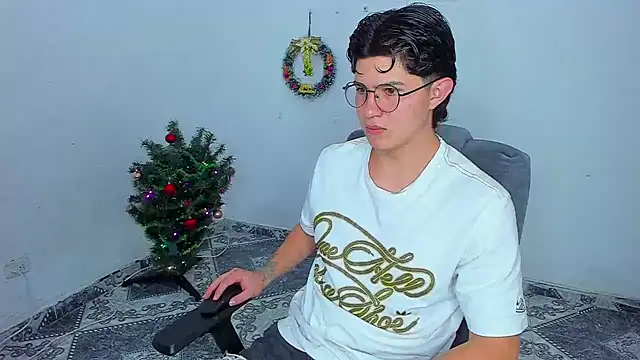 Snapshot of patrik_027 chatting on December 16, 2024, 7:32 pm patrik 027 online show from December 16, 2024, 7:32 pm