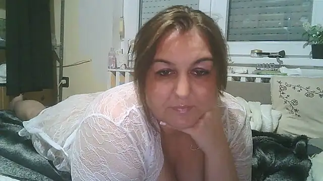 Snapshot of Mileva88 chatting on October 13, 2025, 10:10 pm Mileva88 online show from October 13, 2025, 10:10 pm