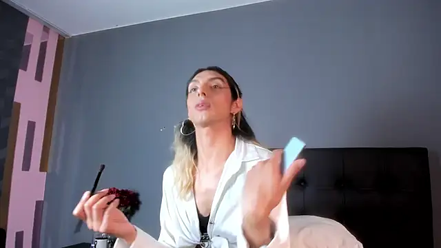 Victoria Badgal  online show from November 19, 2025, 8:20 pm