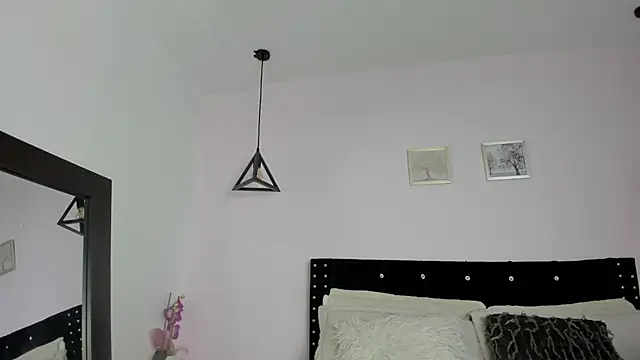 Snapshot of CeliWoods chatting on November 17, 2025, 11:38 am CeliWoods online show from November 17, 2025, 11:38 am