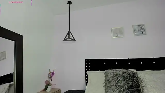 Snapshot of CeliWoods chatting on November 24, 2025, 11:21 am CeliWoods online show from November 24, 2025, 11:21 am