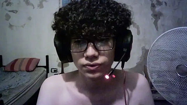 Snapshot of Emv2 chatting on February 26, 2025, 5:31 am Emv2 online show from February 26, 2025, 5:31 am