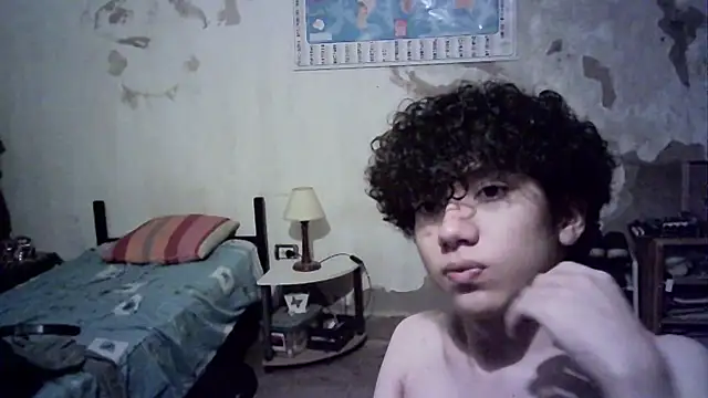 Snapshot of Emv2 chatting on March 7, 2025, 5:08 am Emv2 online show from March 7, 2025, 5:08 am